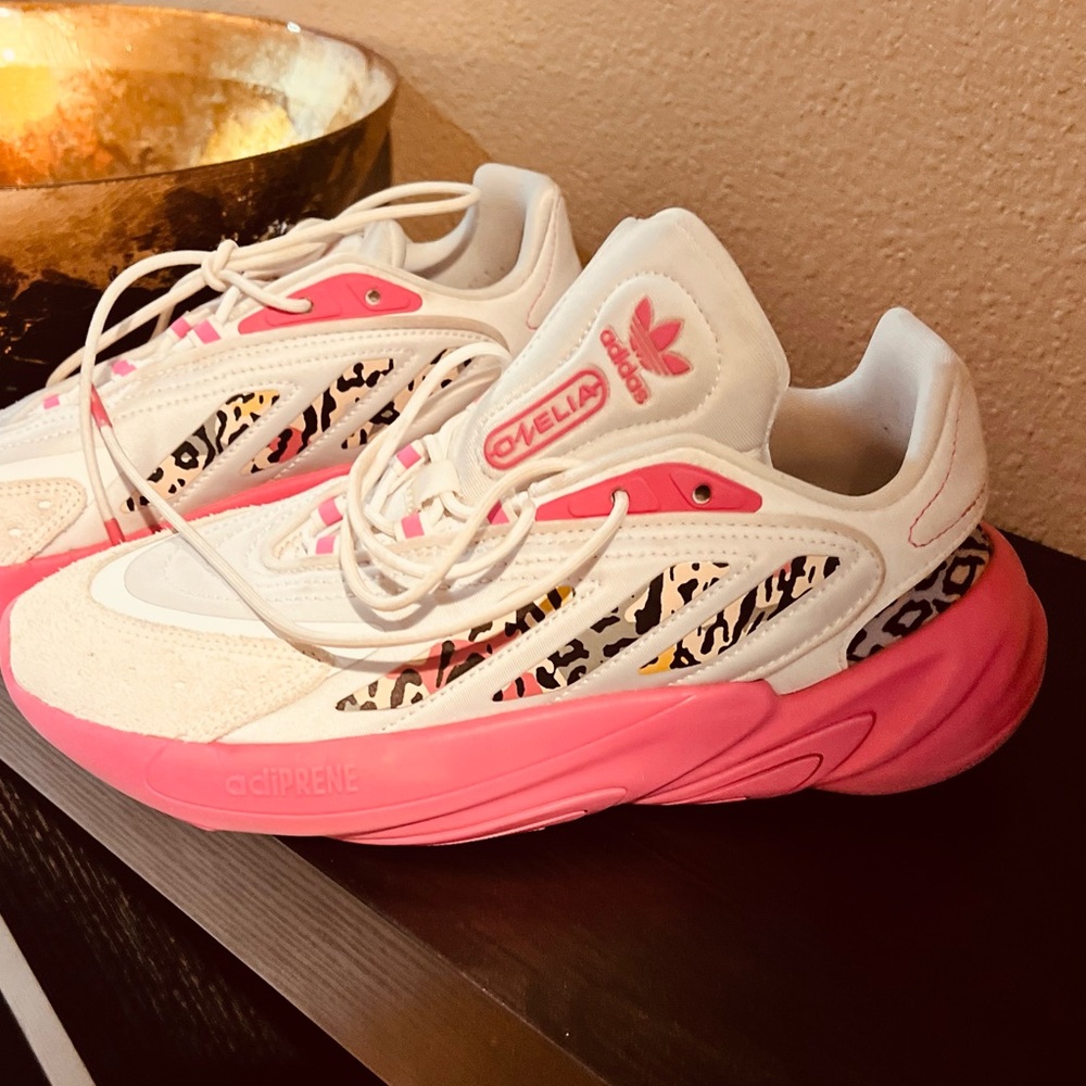 Adidas Ozelia unisex man 7,women 9,White Pink Ozelia Originals 3 Stripes Camo
